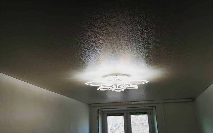 Натяжной потолок в прихожей